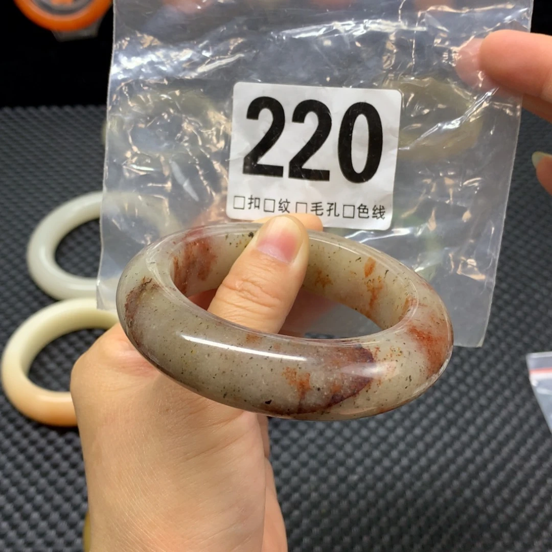 用***1石英质玉手镯未镶嵌