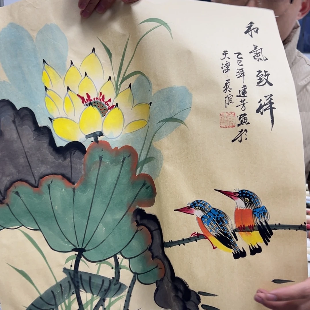 国画卖字画的小男孩