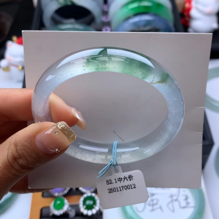 翡翠手镯未镶嵌正圈