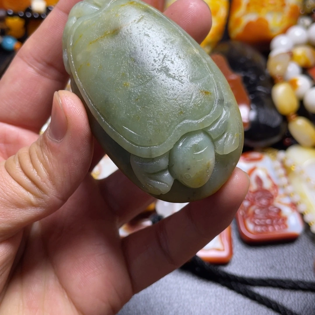 黄***师和田玉未镶嵌颈饰