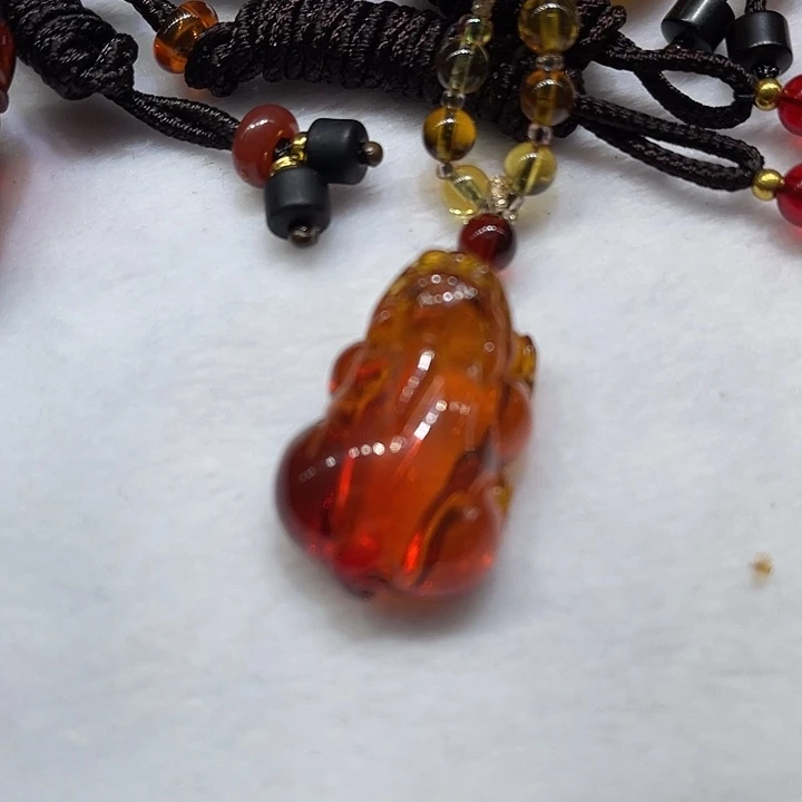 琥珀颈饰未镶嵌傲****?血珀吊坠