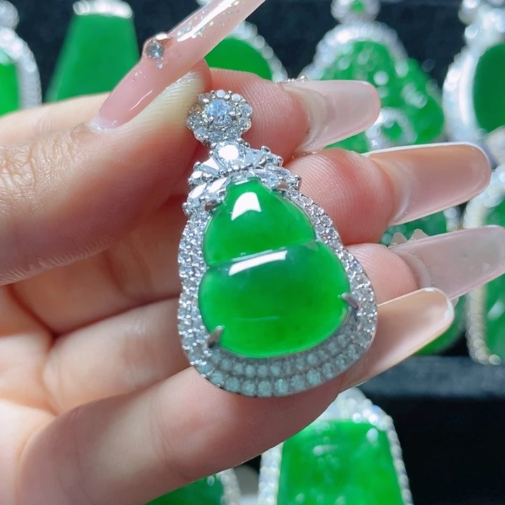 翡翠颈饰未镶嵌               