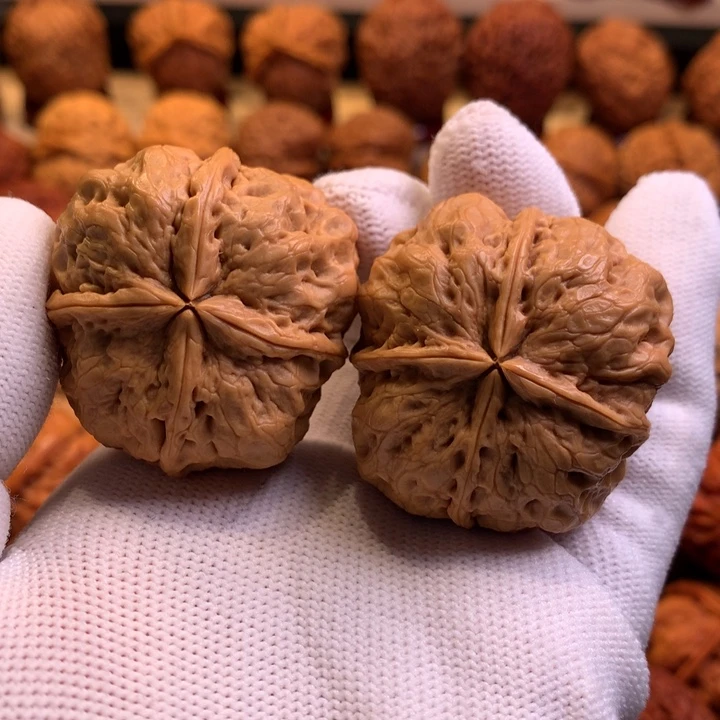 文玩核桃吊坠与**行21哦哦哦哦