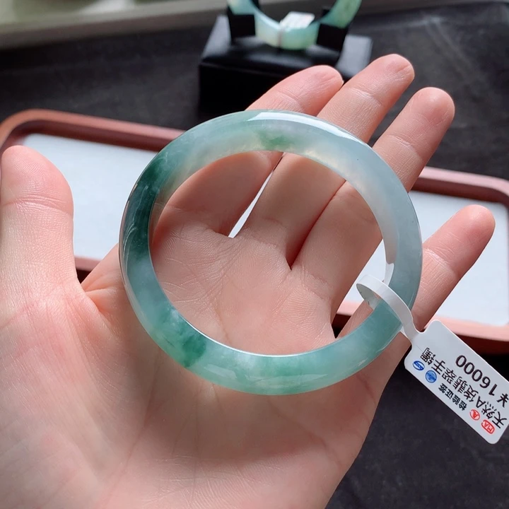 翡翠手镯未镶嵌手镯