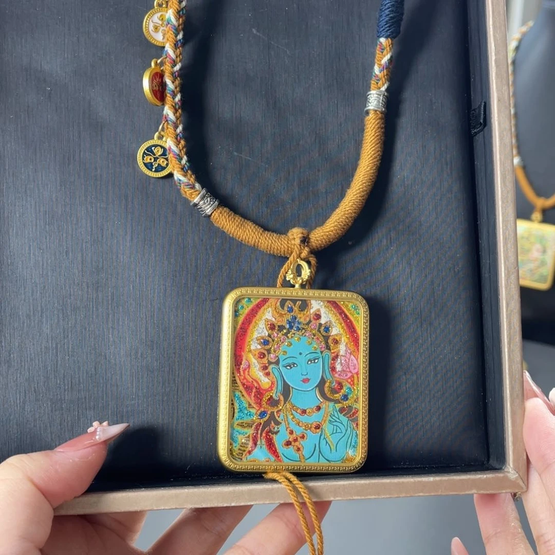 吊坠美丽的唐卡在这里结缘