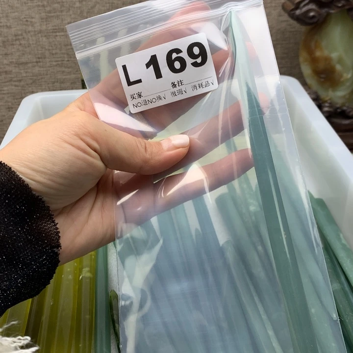 透闪石-蛇纹石玉发饰未镶嵌开**旧