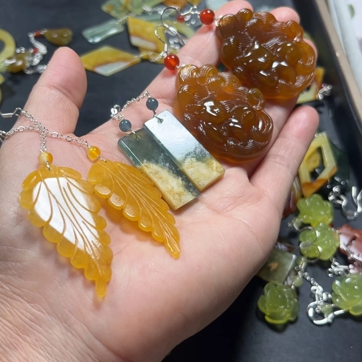蛇纹石玉合金耳饰