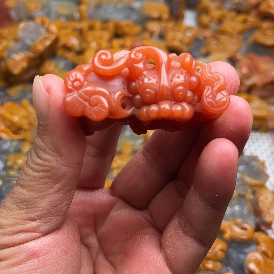 石英质玉（黄龙玉）未镶嵌颈饰