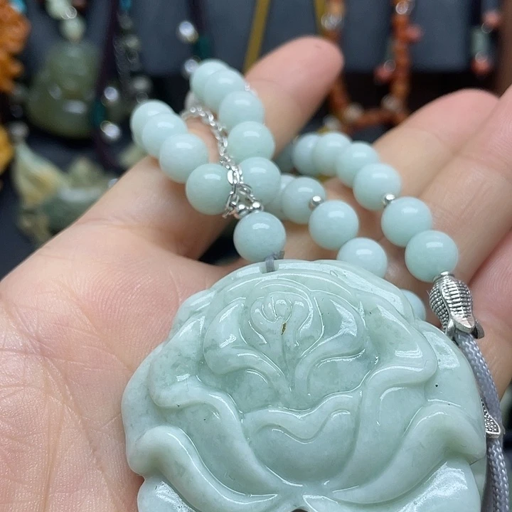 未镶嵌蛇纹石玉颈饰