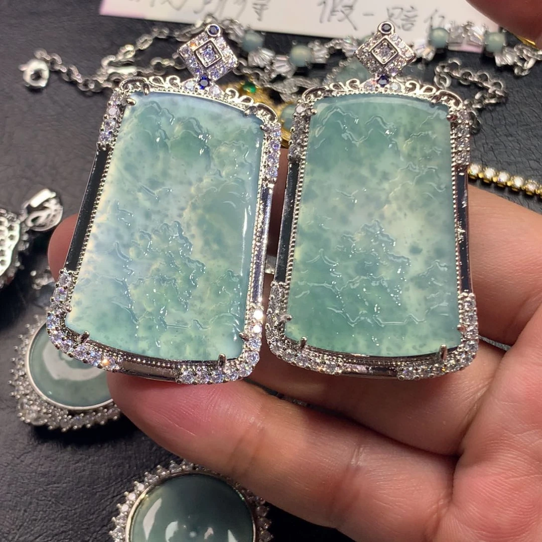 翡翠颈饰未镶嵌山水