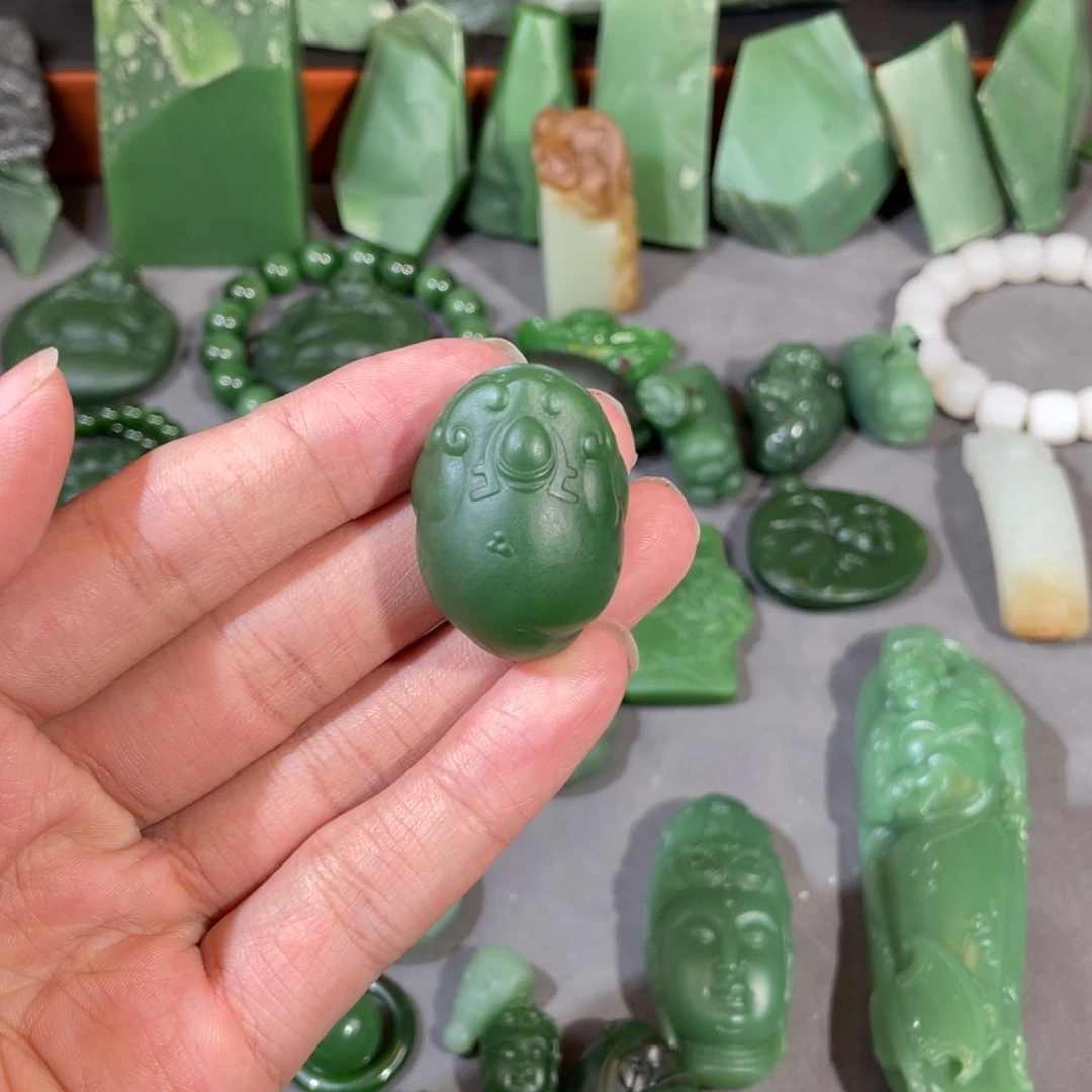 丁***3和田玉（碧玉）未镶嵌颈饰