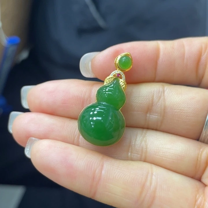 和田玉18K金镶嵌颈饰