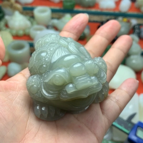 和田玉未镶嵌把件