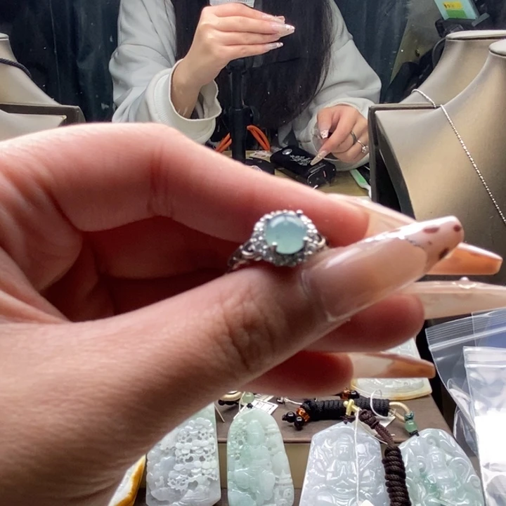 翡翠颈饰未镶嵌翡翠