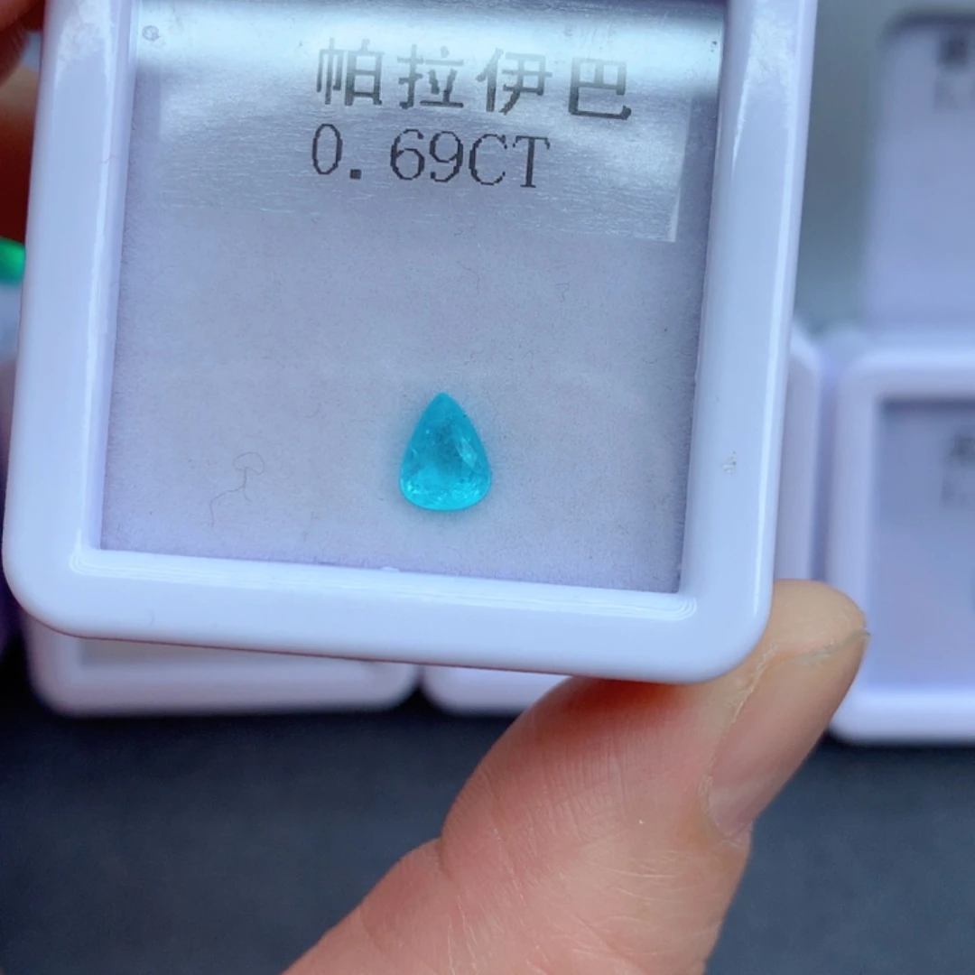 未镶嵌0.69克拉裸石帕拉依巴碧玺