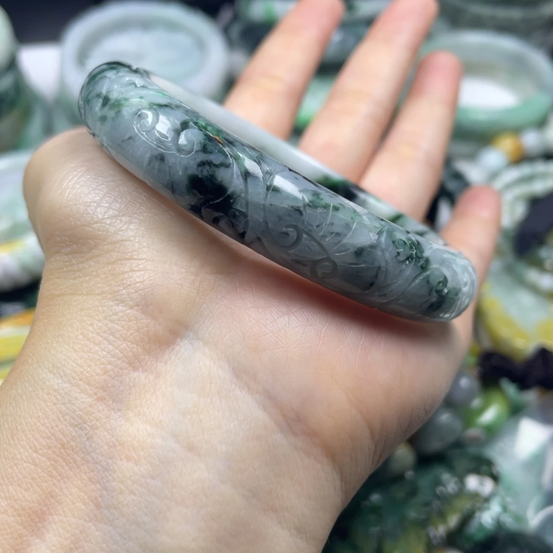 翡翠未镶嵌颈饰雅****笑牌子