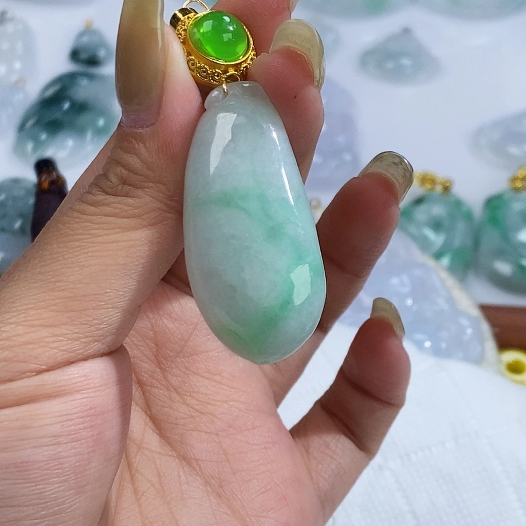 翡翠未镶嵌颈饰6663