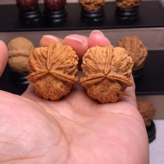 文玩核桃把件三楞55