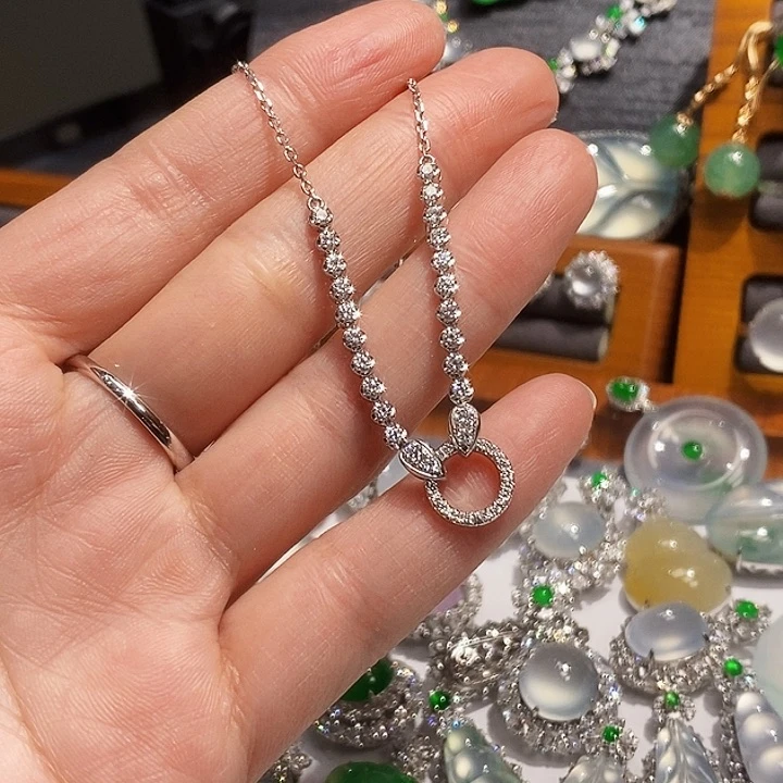 颈饰9K金镶嵌钻石