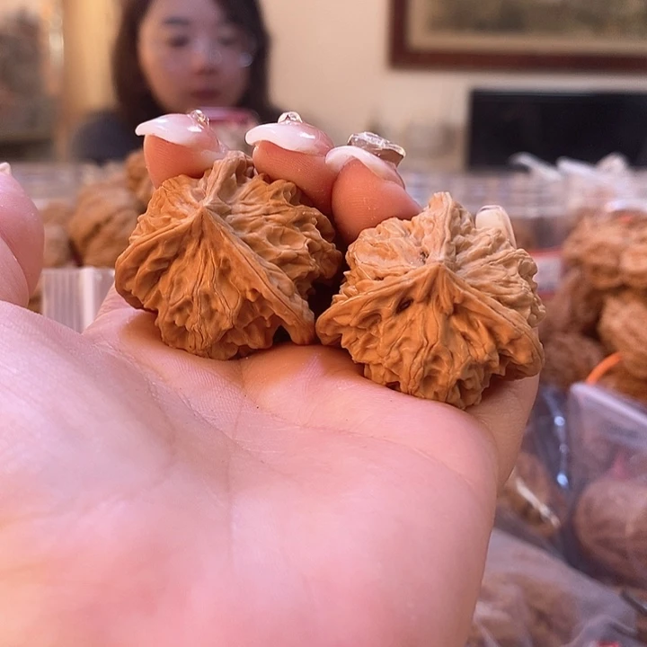 文玩核桃吊坠练手对35盘山三棱