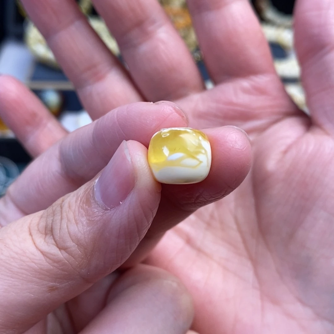 蜜蜡未镶嵌裸石金瓷白溶洞老型单珠11.8