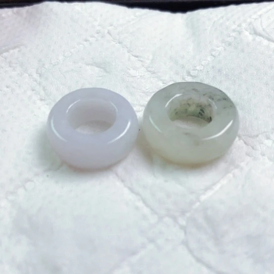 翡翠颈饰未镶嵌封**忆吊坠