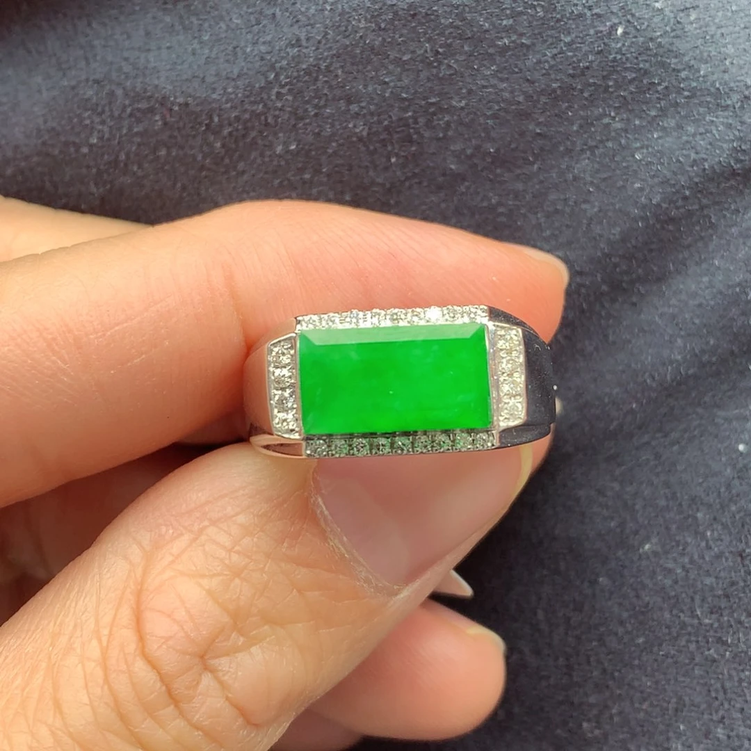 翡翠18K金镶嵌颈饰上新