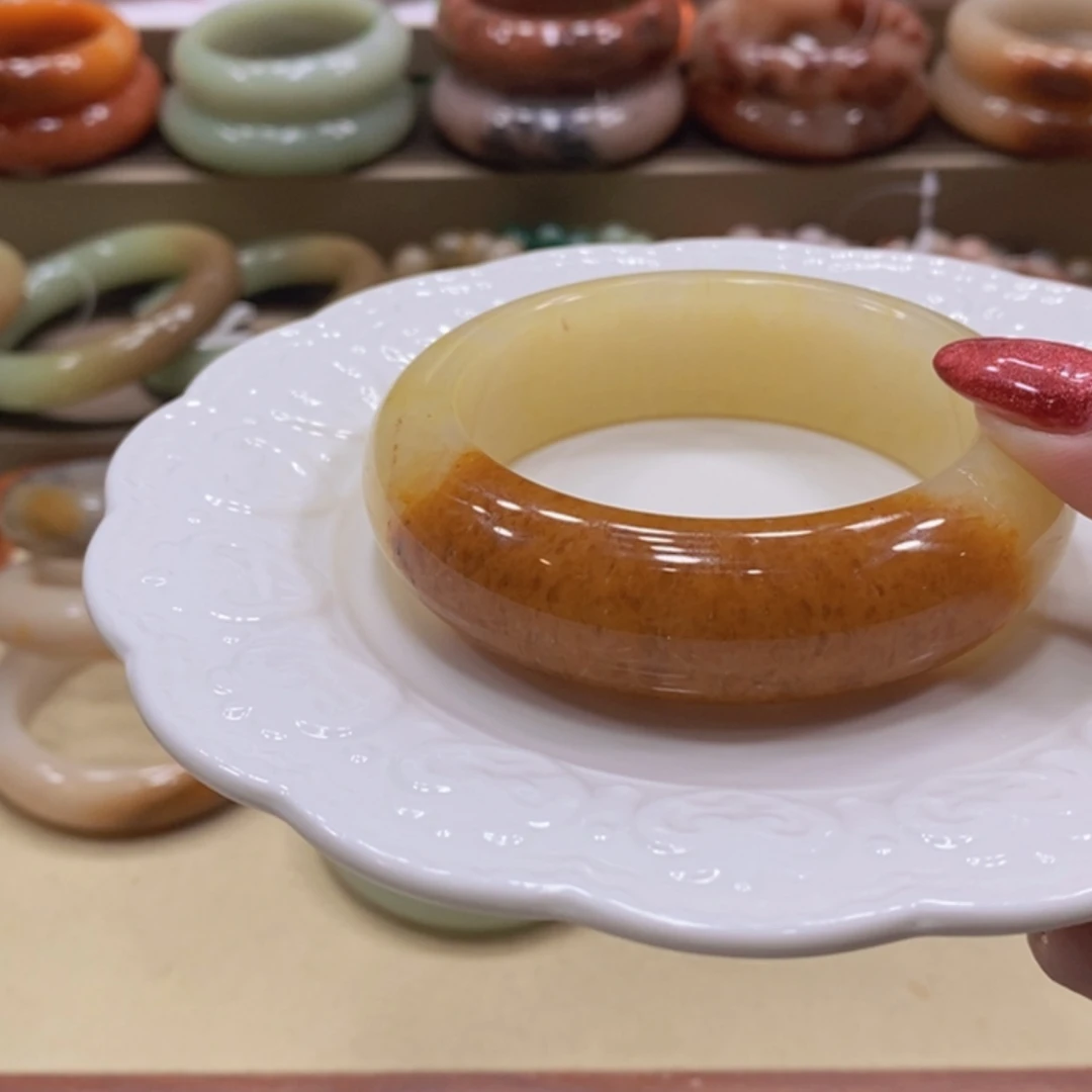 【闪购商品】未镶嵌手镯石英质玉