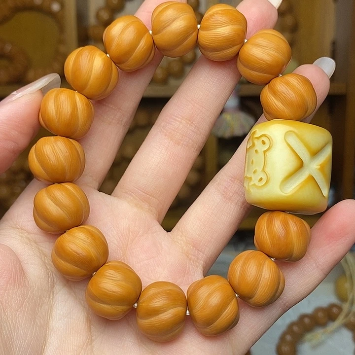 吊坠猴头核桃拉丝卷卷酥手串