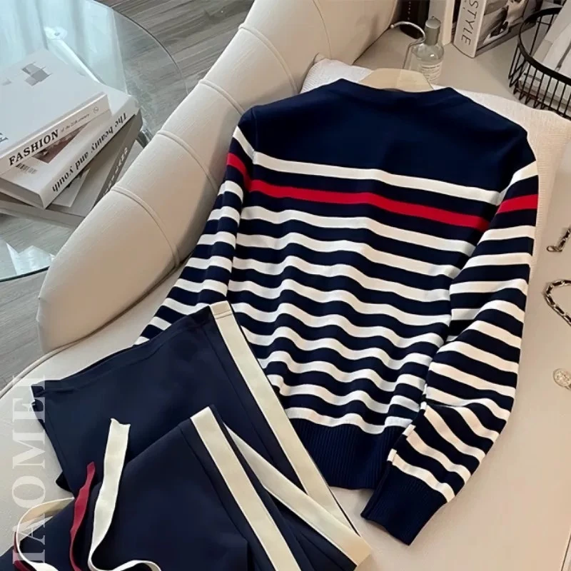 休闲时尚新款撞色条纹圆领长袖套头上衣