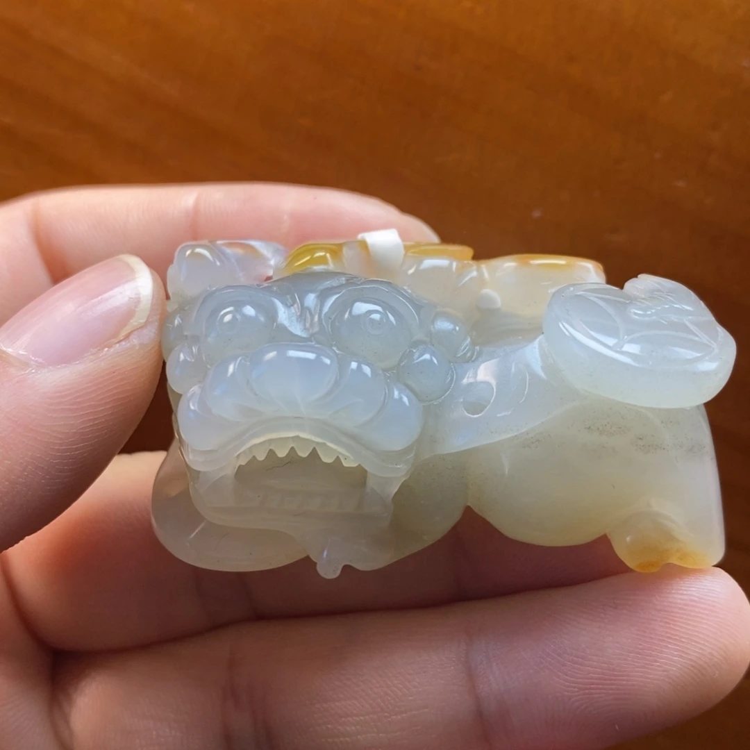 石英质玉（黄龙玉）未镶嵌颈饰