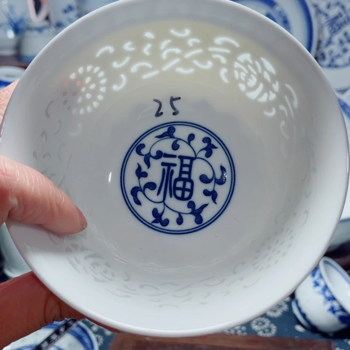 青花玲珑4.75寸小饭碗满雕福字