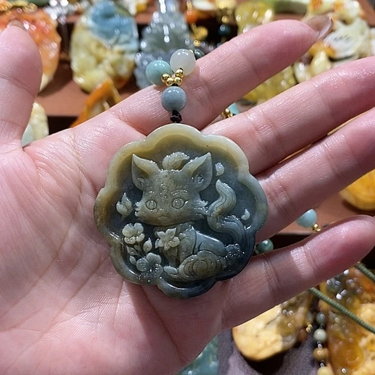 蛇纹石玉未镶嵌颈饰