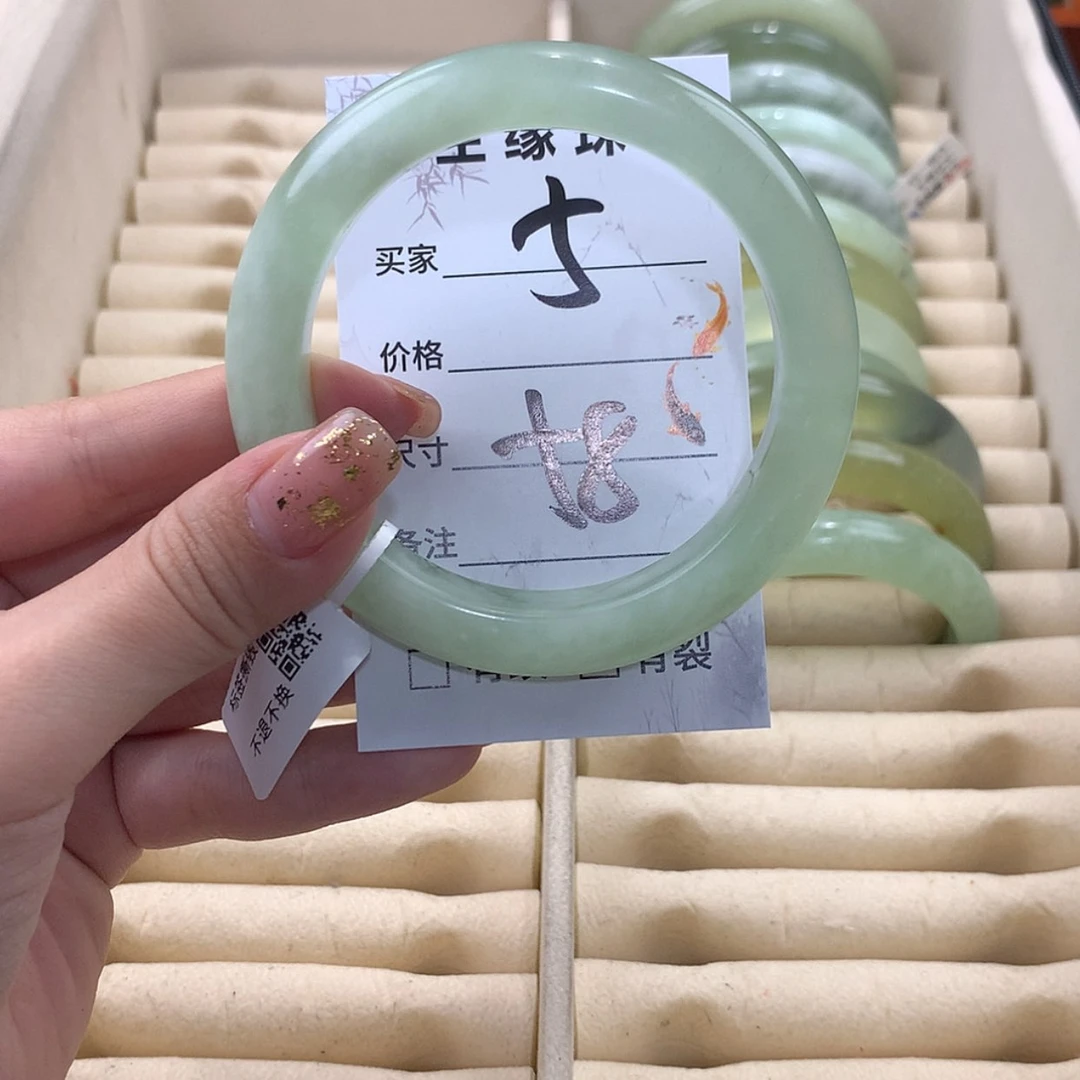 【闪购商品】蛇纹石玉未镶嵌手镯