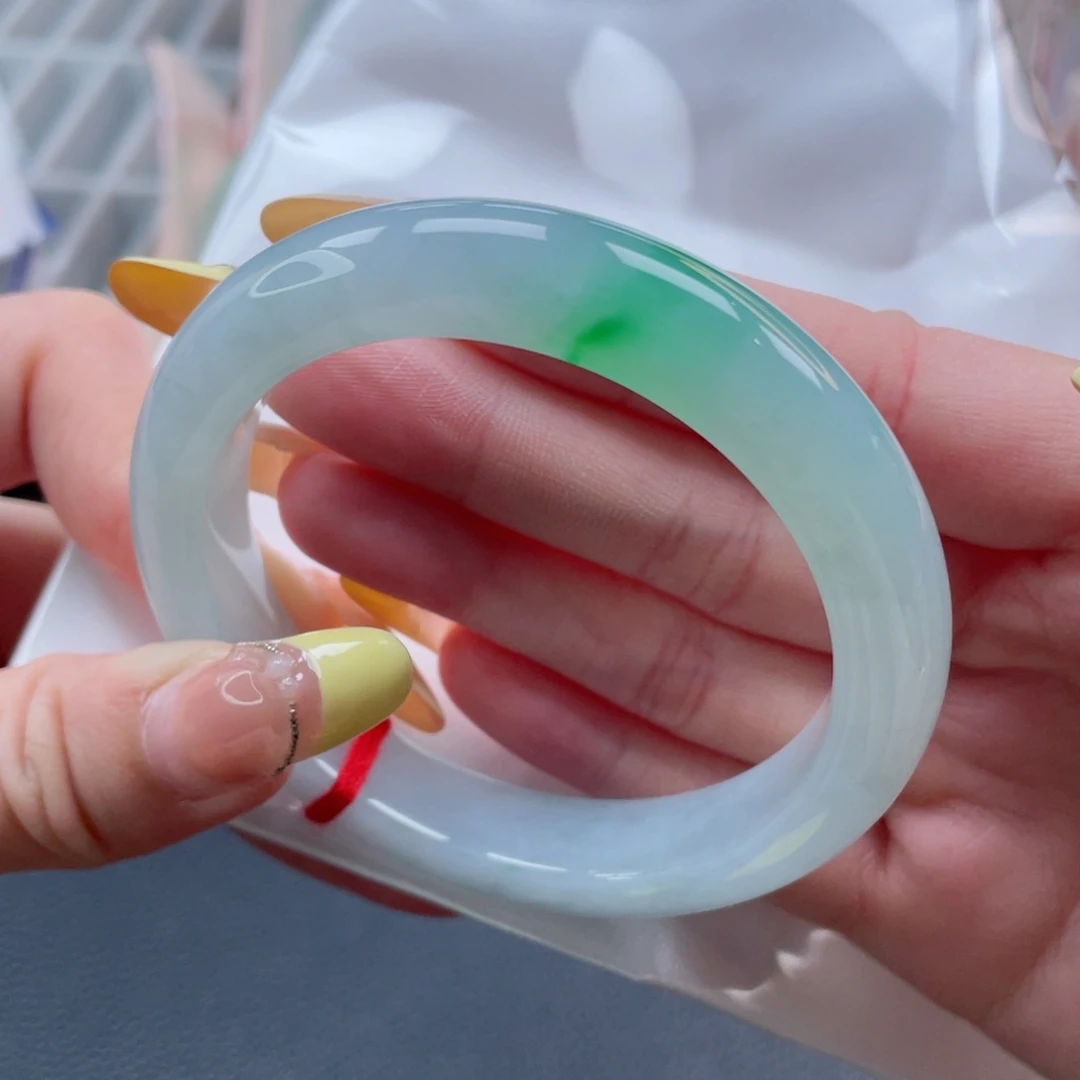 未镶嵌手镯翡翠56.6飘阳绿 娇润细腻感十足 21号