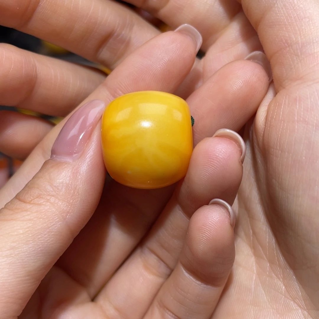 【闪购商品】琥珀裸石未镶嵌只****道墩子