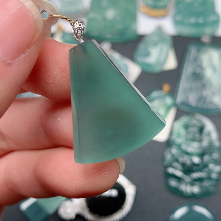 翡翠颈饰18K金镶嵌翡翠