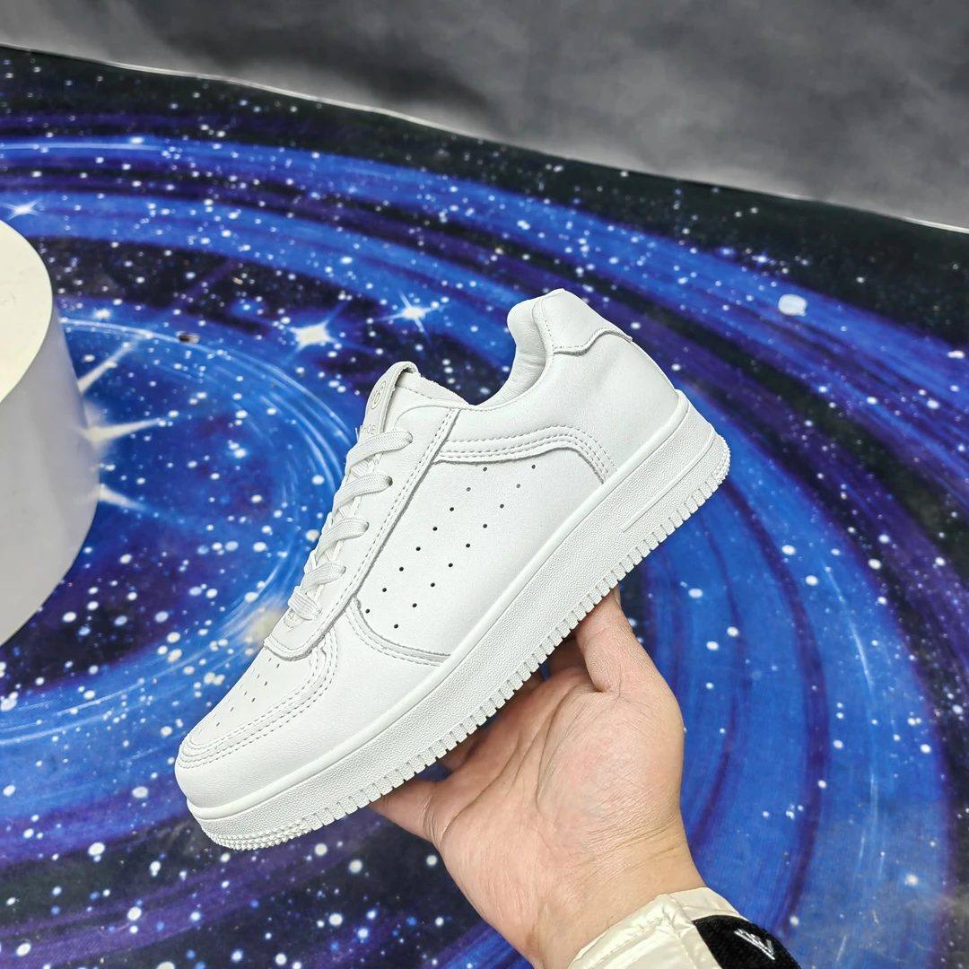 小白鞋韩版潮流百搭运动板鞋24011