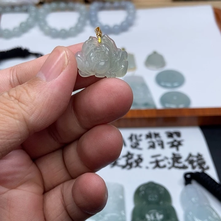 翡翠未镶嵌颈饰花朵 天然缅甸A货翡翠