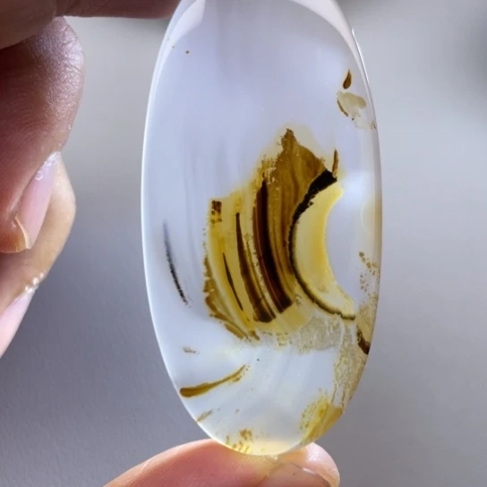 玛瑙/玉髓颈饰未镶嵌鼓**扬