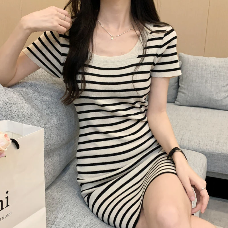 夏季新款外穿方领短袖条纹针织连衣裙韩版慵懒风休闲直筒裙子