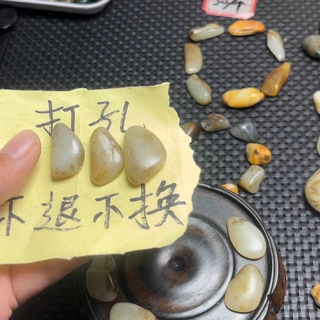 路***路和田玉（糖玉）未镶嵌颈饰