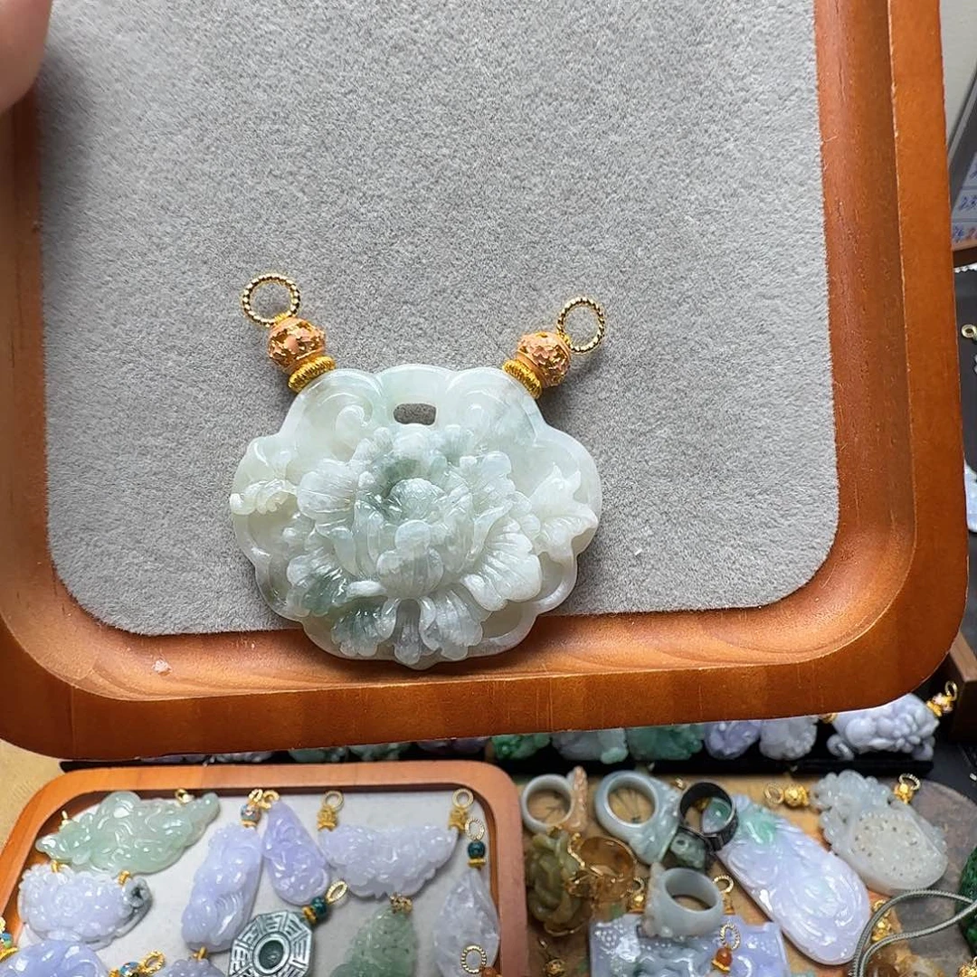 吊坠(赠链)未镶嵌翡翠