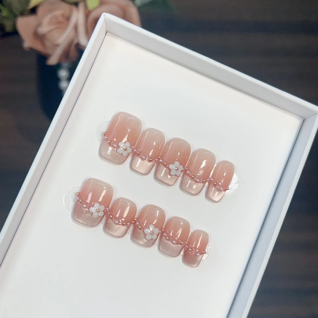 Y七里香 纯手工穿戴甲法式猫眼拼钻立体小花款百搭温柔美甲