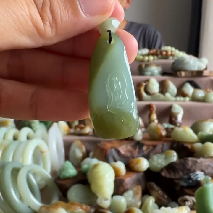 颈饰未镶嵌和田玉（糖玉）