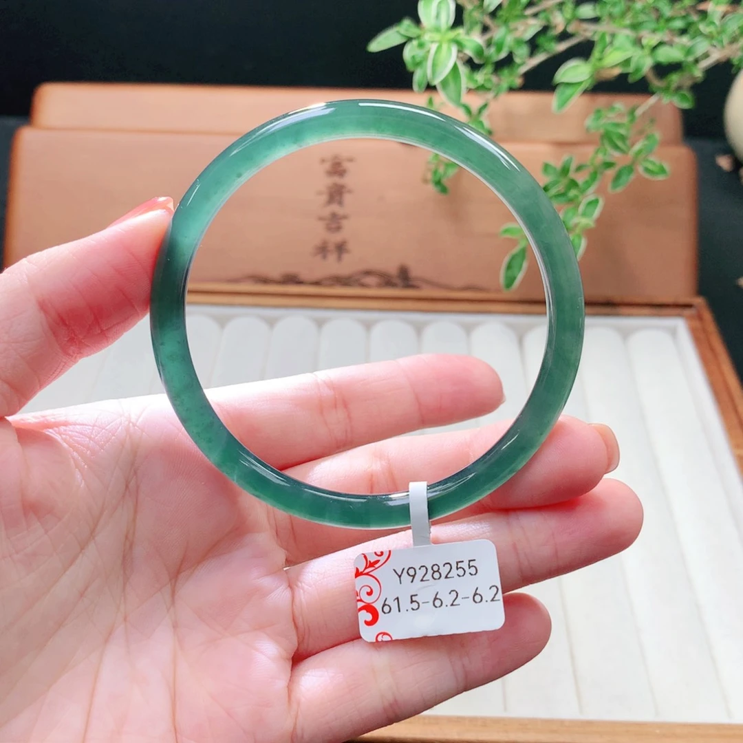 未镶嵌手镯（圆镯）翡翠