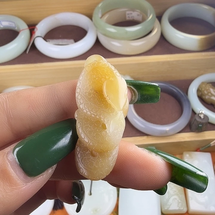 和田玉（糖玉）未镶嵌颈饰
