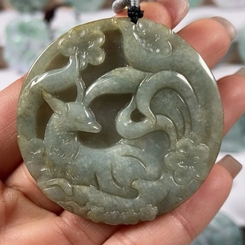 翡翠颈饰未镶嵌鹿牌福利翡翠
