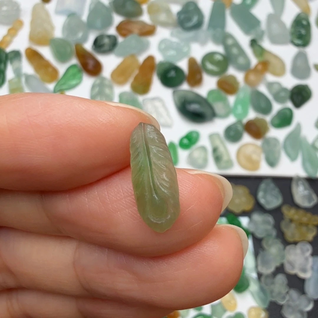 定制翡翠未镶嵌羽毛