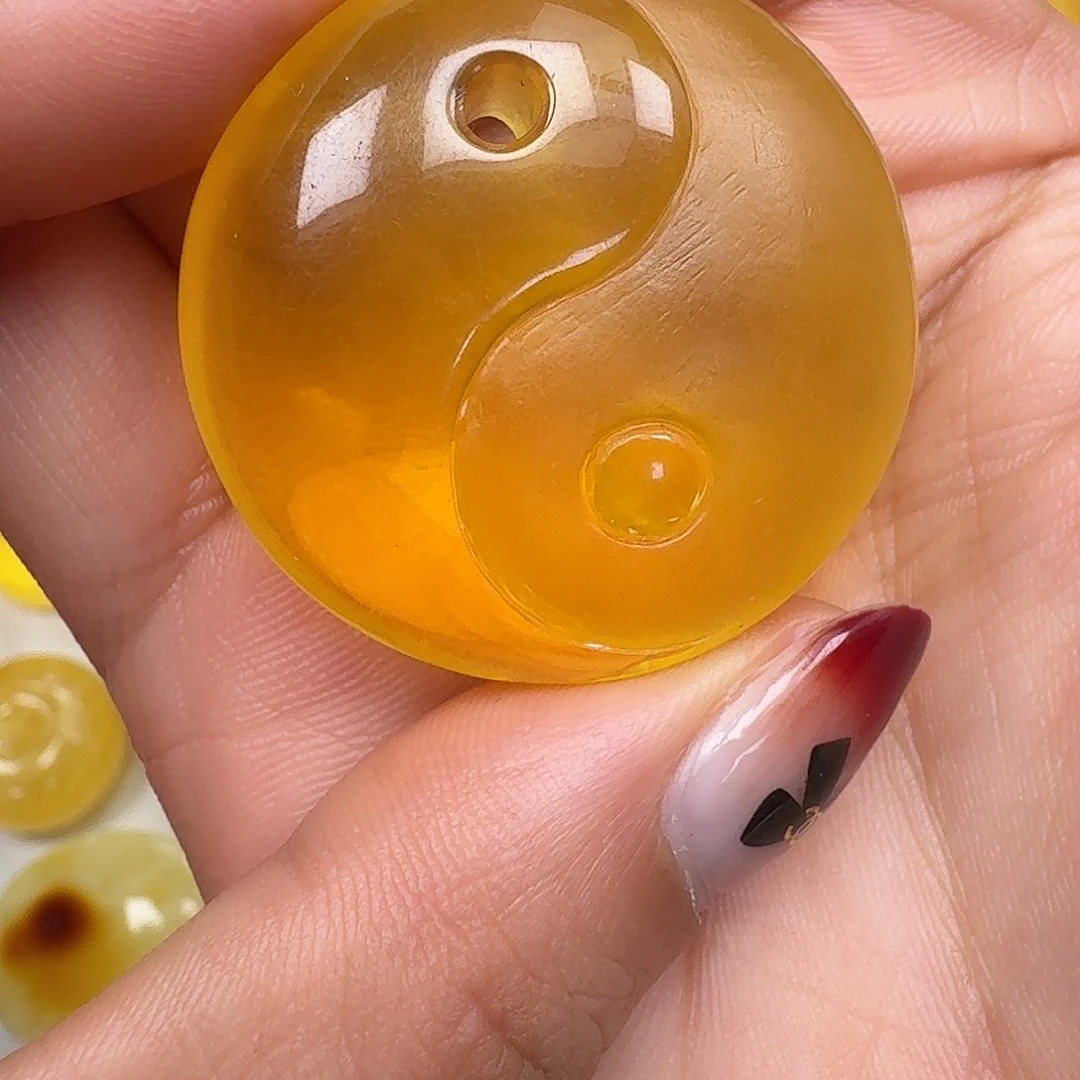 红***红琥珀未镶嵌裸石悠悠